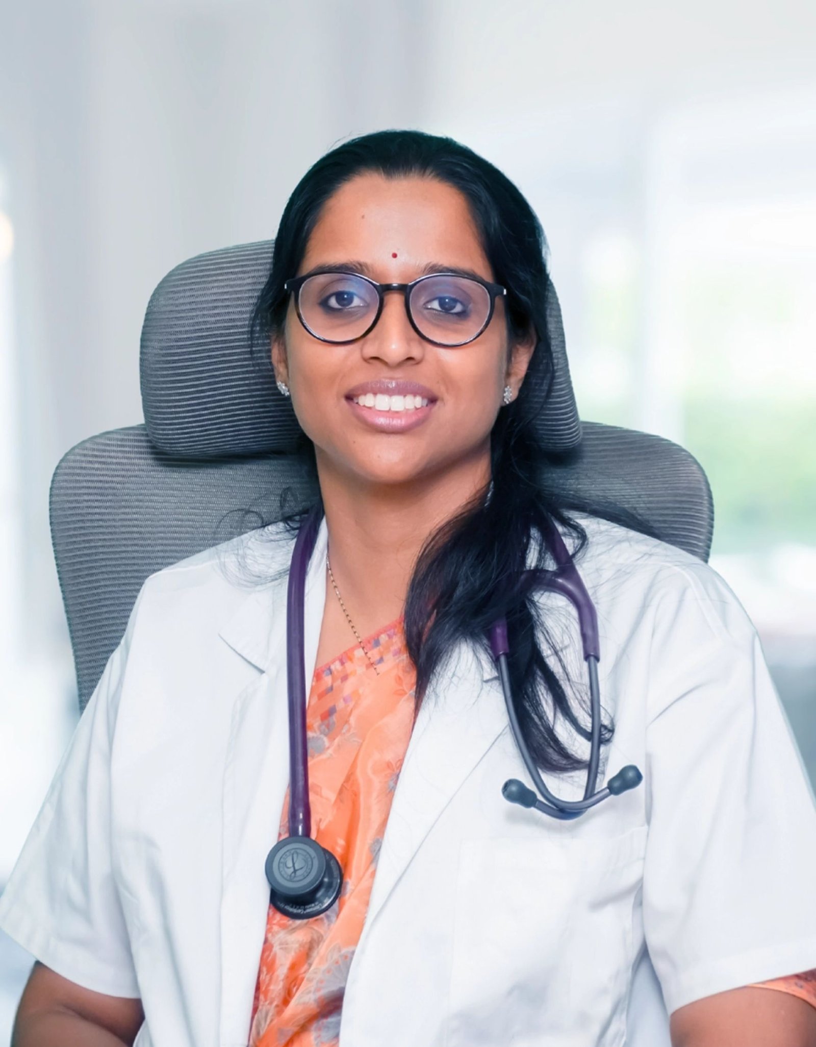 Dr. Avani Reddy consulting patient for fibroid treatment in Hyderabad